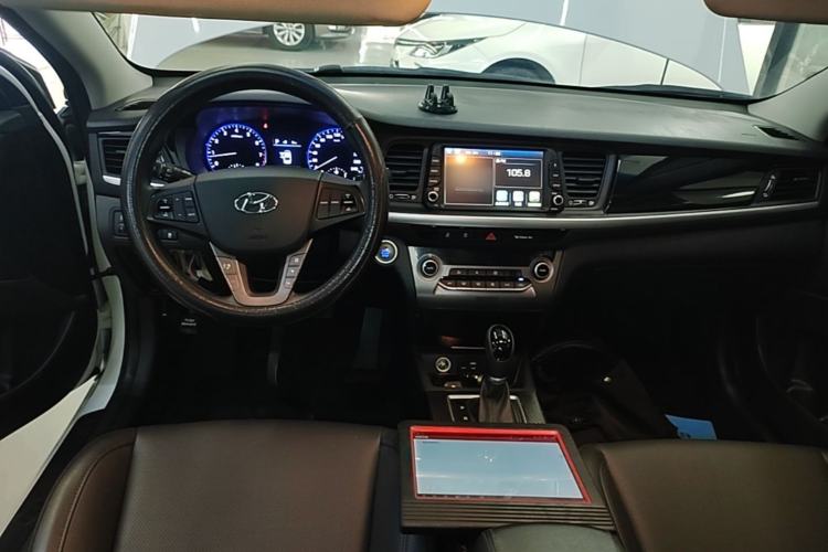 Used Hyundai Mistra 2019 1.8L Automatic Smart GLS China VI Standard Center Console