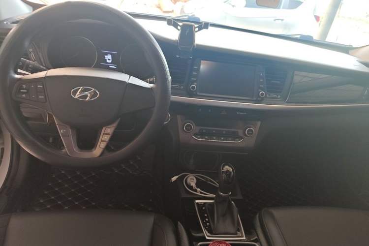 Used Hyundai Mistra 2019 1.8L Automatic Smart GLS China VI Standard Center Console
