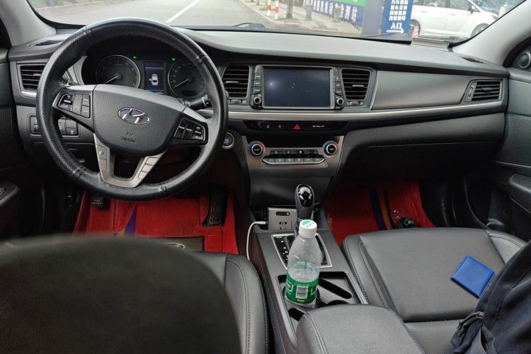Used Hyundai Mistra 2019 1.8L Automatic Deluxe DLX Model China VI Standard Center Console