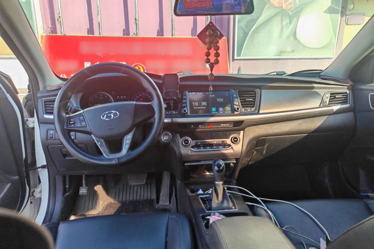 Used Hyundai Mistra 2019 1.8L Automatic Smart GLS Commemorative Model China VI Standard Center Console