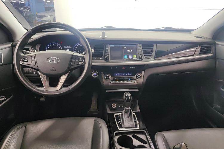 Used Hyundai Mistra 2019 1.8L Automatic Smart GLS China VI Standard Center Console