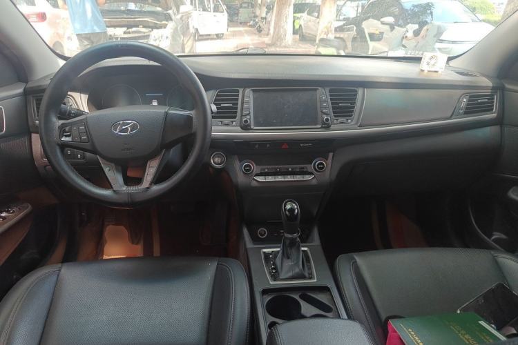 Used Hyundai Mistra 2019 1.8L Automatic Smart GLS Commemorative Edition China V Standard Center Console