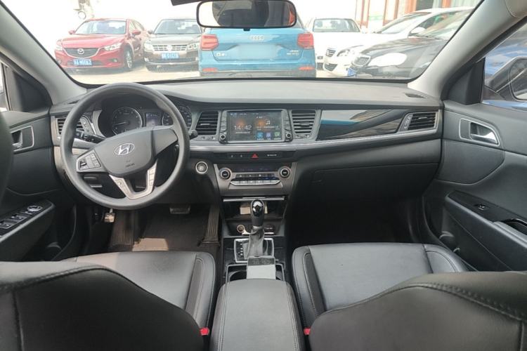 Used Hyundai Mistra 2019 1.8L Automatic Smart GLS China VI Standard Center Console