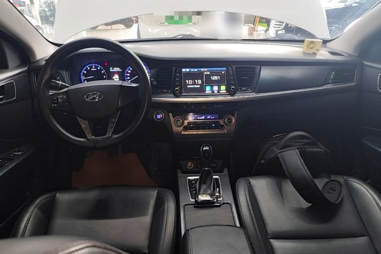 Used Hyundai Mistra 2019 1.8L Automatic Smart GLS Commemorative Model China VI Standard Center Console