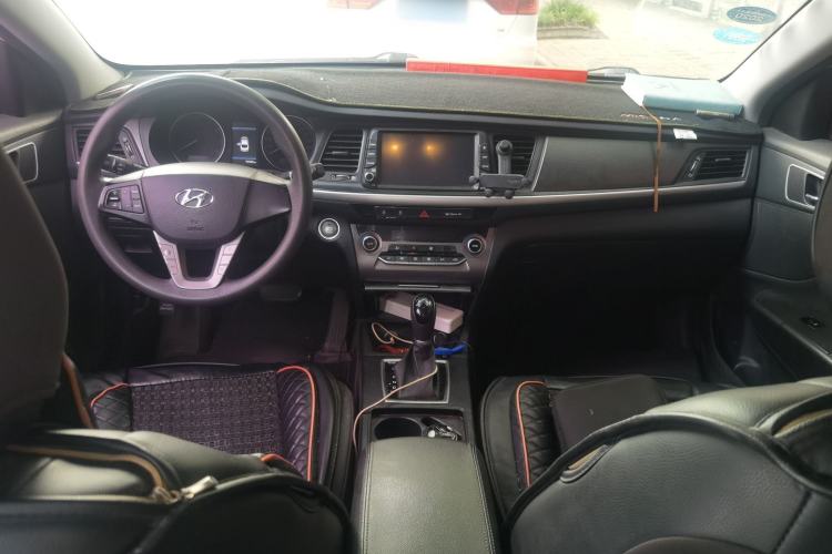 Used Hyundai Mistra 2019 1.8L Automatic Smart GLS Commemorative Model China VI Standard Center Console