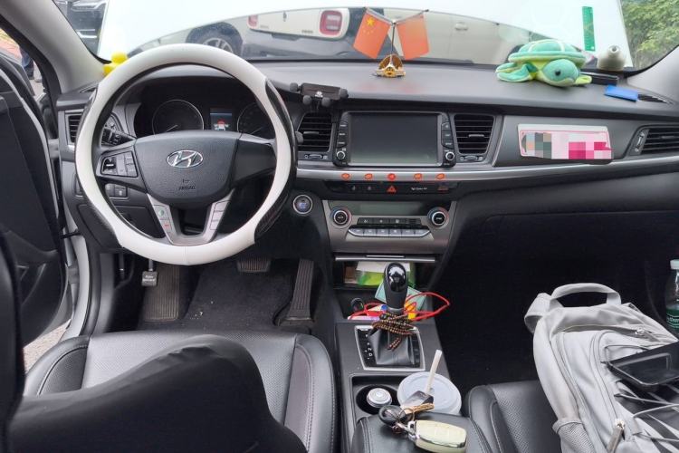 Used Hyundai Mistra 2019 1.8L Automatic Smart GLS Commemorative Model China VI Standard Center Console