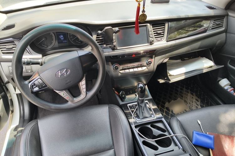 Used Hyundai Mistra 2019 1.8L Automatic Smart GLS China VI Standard Center Console