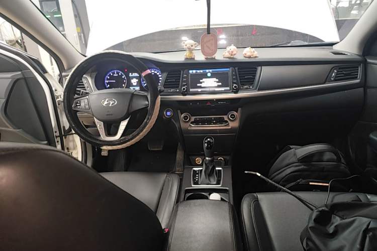 Used Hyundai Mistra 2019 1.8L Automatic Smart GLS Commemorative Model China VI Standard Center Console