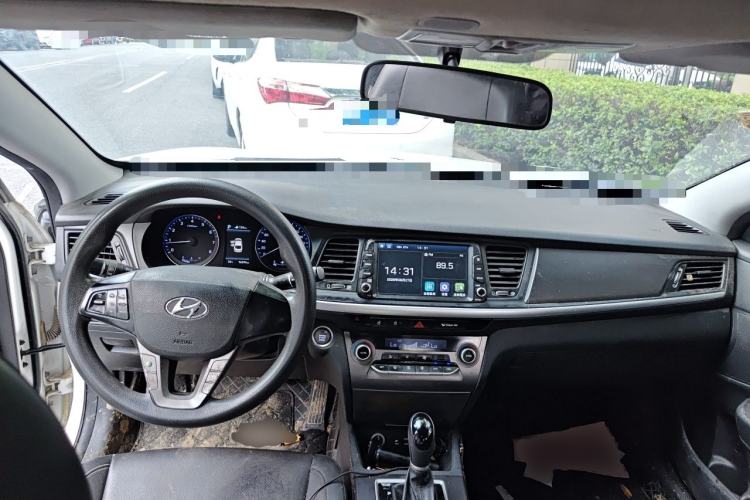 Used Hyundai Mistra 2019 1.8L Automatic Smart GLS Commemorative Model China VI Standard Center Console