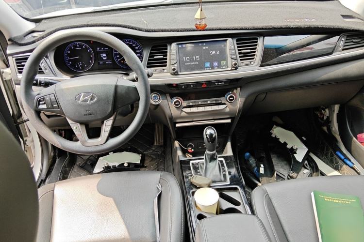 Used Hyundai Mistra 2019 1.8L Automatic Smart GLS China VI Standard Center Console