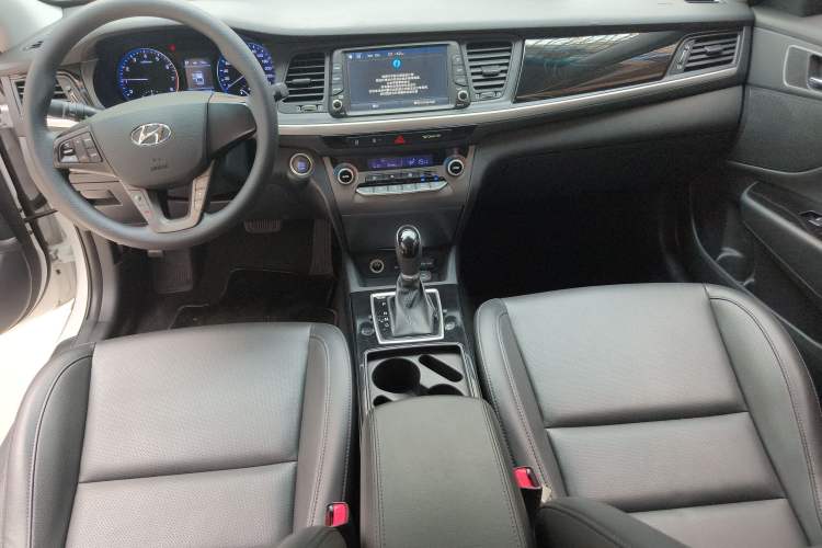 Used Hyundai Mistra 2019 1.8L Automatic Smart GLS China VI Standard Center Console