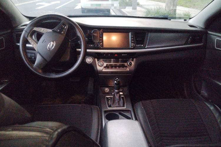 Used Hyundai Mistra 2019 1.8L Automatic Smart GLS Commemorative Model China VI Standard Center Console