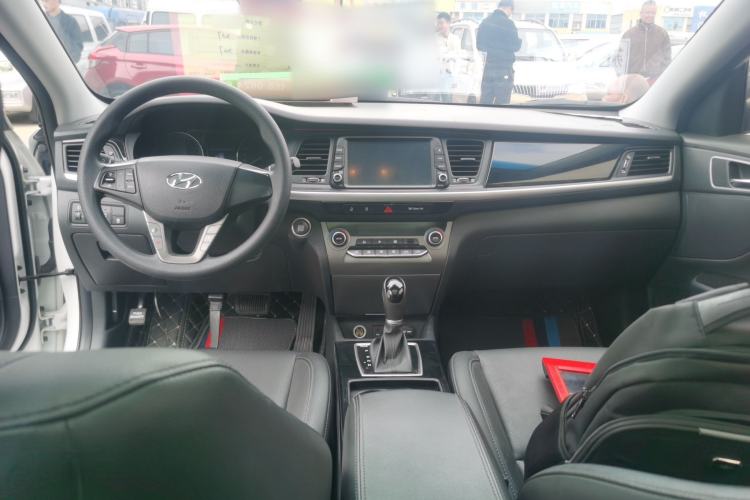 Used Hyundai Mistra 2019 1.8L Automatic Smart GLS China VI Standard Center Console