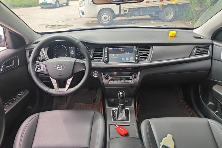 Used Hyundai Mistra 2019 1.8L Automatic Smart GLS Commemorative Model China VI Standard Center Console