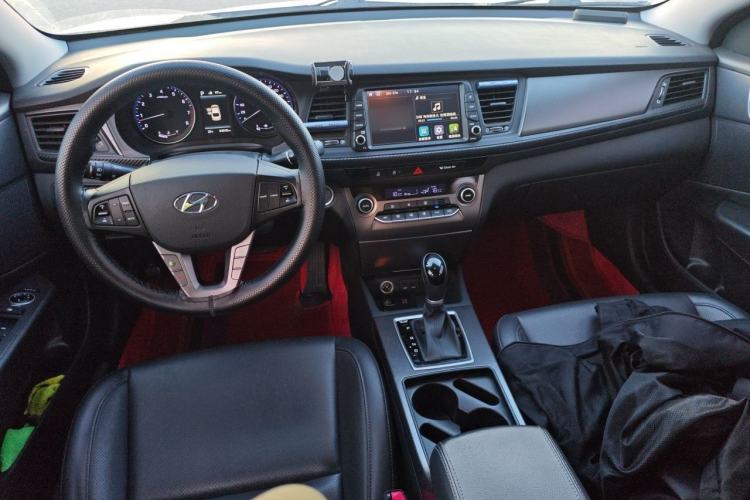 Used Hyundai Mistra 2019 1.8L Automatic Smart GLS Commemorative Model China VI Standard Center Console