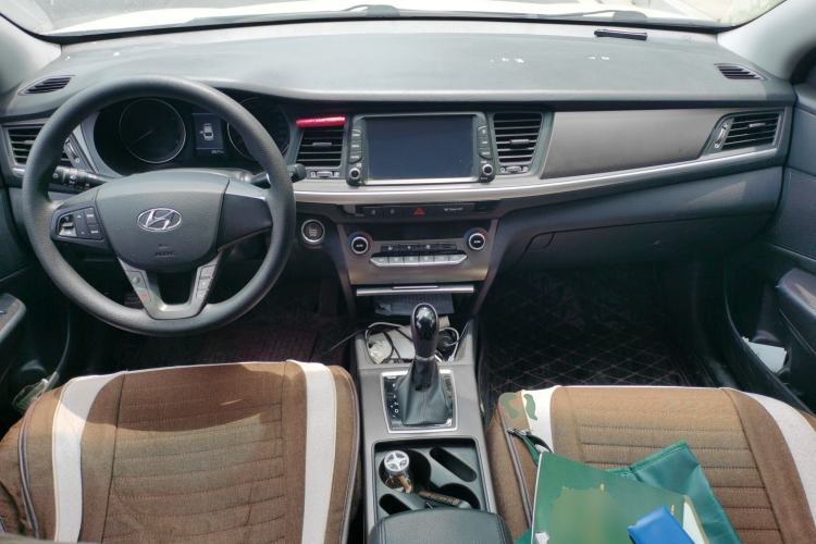 Used Hyundai Mistra 2019 1.8L Automatic Smart GLS Commemorative Edition China V Standard Center Console