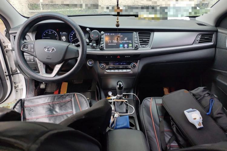 Used Hyundai Mistra 2019 1.8L Automatic Smart GLS Commemorative Model China VI Standard Center Console