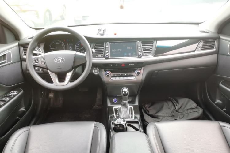 Used Hyundai Mistra 2019 1.8L Automatic Smart GLS China VI Standard Center Console