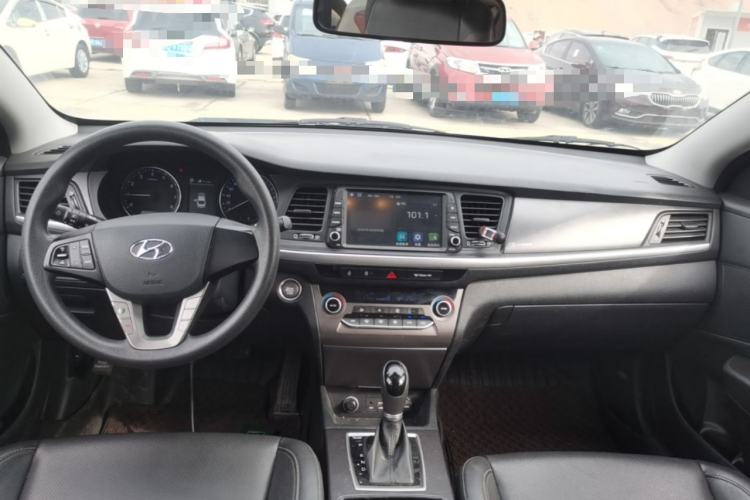 Used Hyundai Mistra 2019 1.8L Automatic Smart GLS Commemorative Model China VI Standard Center Console