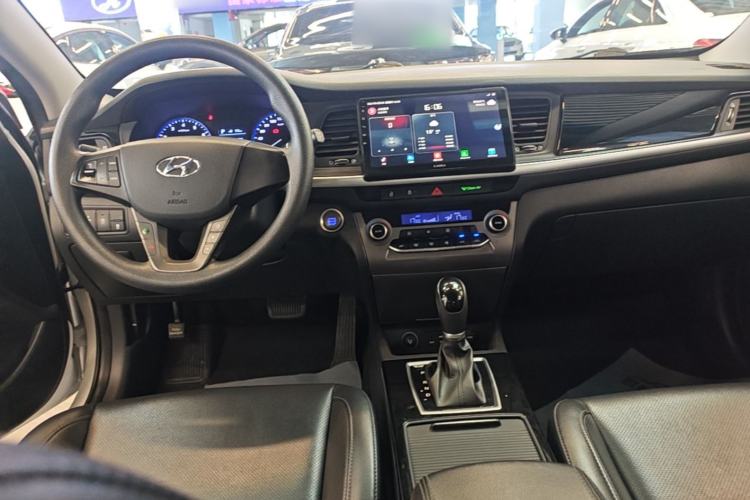 Used Hyundai Mistra 2019 1.8L Automatic Smart GLS China VI Standard Center Console