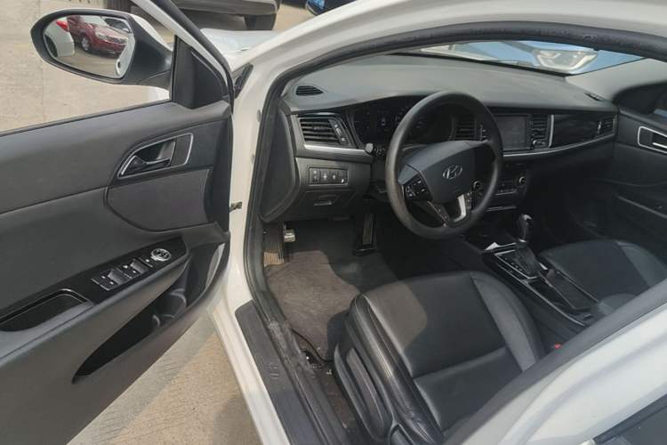 Used Hyundai Mistra 2019 1.8L Automatic Smart GLS China VI Standard Driver Seat