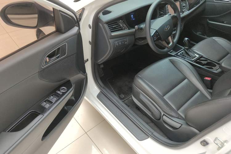 Used Hyundai Mistra 2019 1.8L Automatic Smart GLS China VI Standard Driver Seat