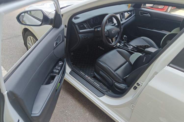 Used Hyundai Mistra 2019 1.8L Automatic Smart GLS China VI Standard Driver Seat