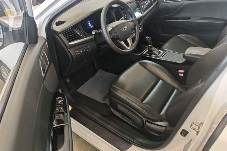 Used Hyundai Mistra 2019 1.8L Automatic Smart GLS China VI Standard Driver Seat