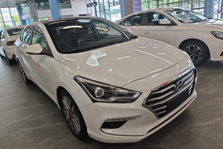 Used Hyundai Mistra 2019 1.8L Automatic Smart GLS China VI Standard Front Right 45 Deg