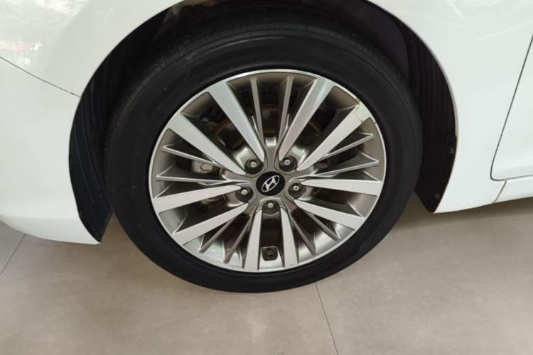 Used Hyundai Mistra 2019 1.8L Automatic Smart GLS China VI Standard Left Front Wheel Hub