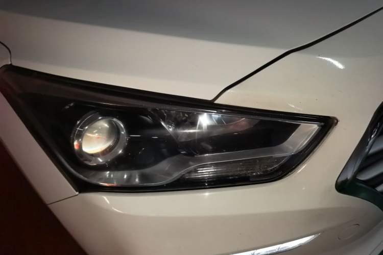 Used Hyundai Mistra 2019 1.8L Automatic Deluxe DLX Model China VI Standard Right Front Headlight