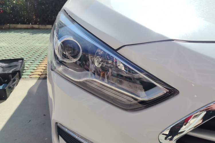 Used Hyundai Mistra 2019 1.8L Automatic Smart GLS Commemorative Model China VI Standard Right Front Headlight