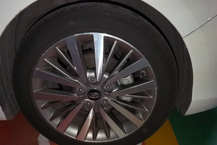 Used Hyundai Mistra 2019 1.8L Automatic Deluxe DLX Model China VI Standard Right Front Wheel Hub