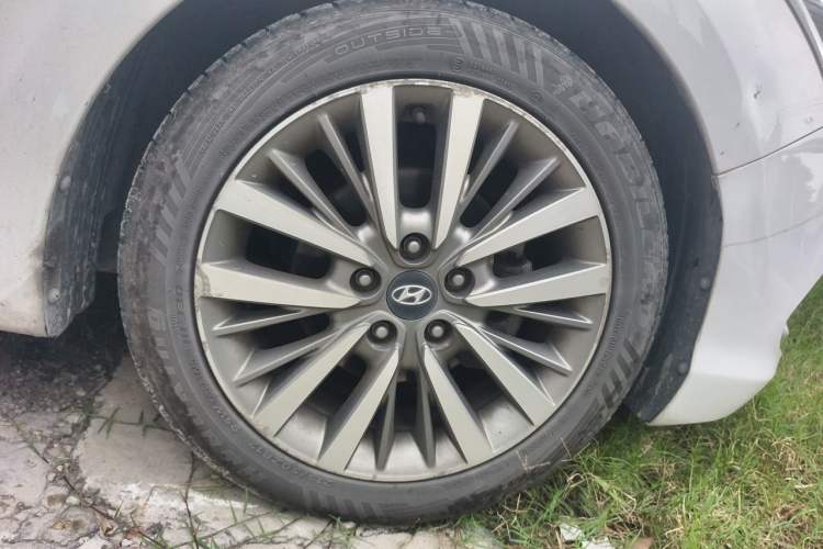 Used Hyundai Mistra 2019 1.8L Automatic Deluxe DLX Model China VI Standard Right Front Wheel Hub
