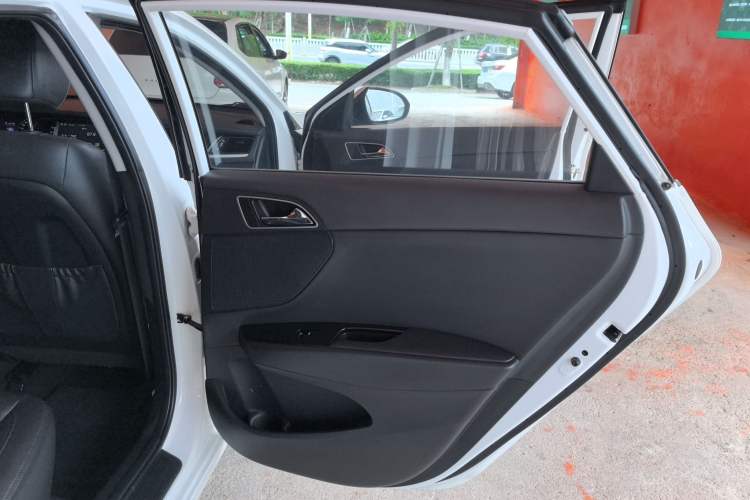 Used Hyundai Mistra 2019 1.8L Automatic Smart GLS China VI Standard Right Rear Door Interior