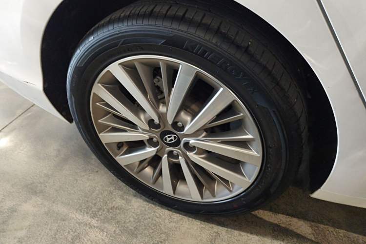 Used Hyundai Mistra 2019 1.8L Automatic Smart GLS China VI Standard Right Rear Wheel Hub