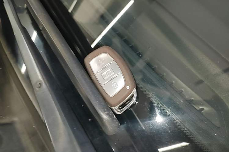 Used Hyundai Mistra 2019 1.8L Automatic Smart GLS China VI Standard Vehicle Key