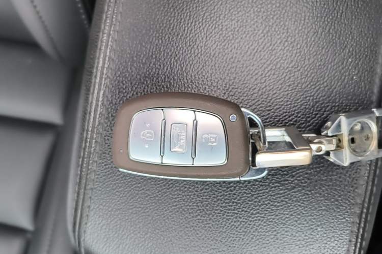 Used Hyundai Mistra 2019 1.8L Automatic Smart GLS China VI Standard Vehicle Key