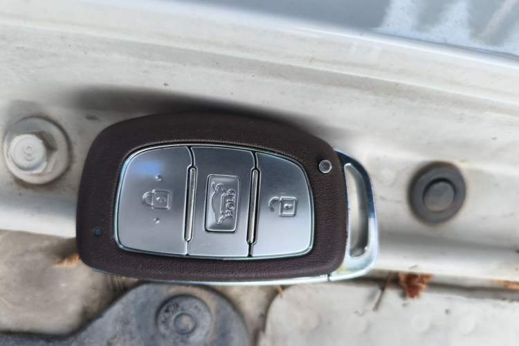 Used Hyundai Mistra 2019 1.8L Automatic Smart GLS China VI Standard Vehicle Key