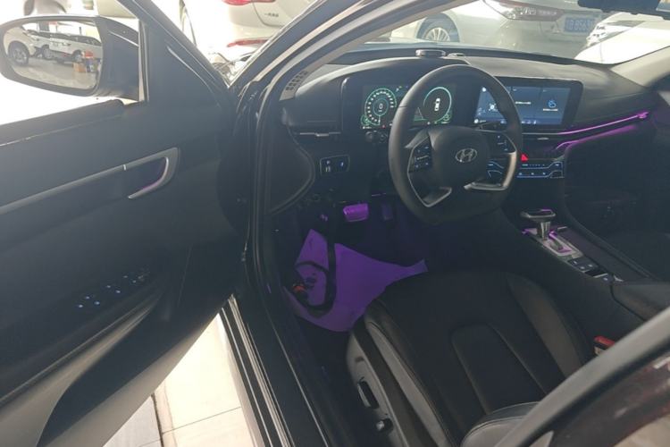 Used Hyundai Mistra 2021 1.8L CVT LUX Premium Edition Driver Seat