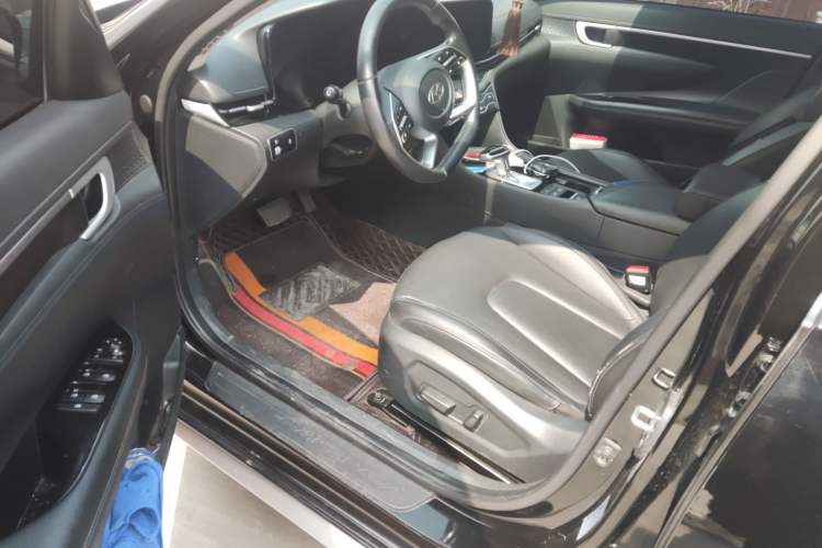 Used Hyundai Mistra 2021 1.8L CVT LUX Premium Edition Driver Seat