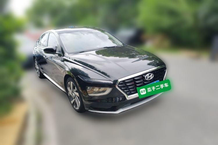 Used Hyundai Mistra 2021 1.8L CVT LUX Premium Edition Front Right 45 Deg