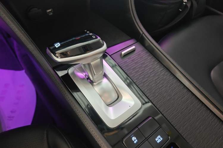 Used Hyundai Mistra 2021 1.8L CVT LUX Premium Edition Gear Lever
