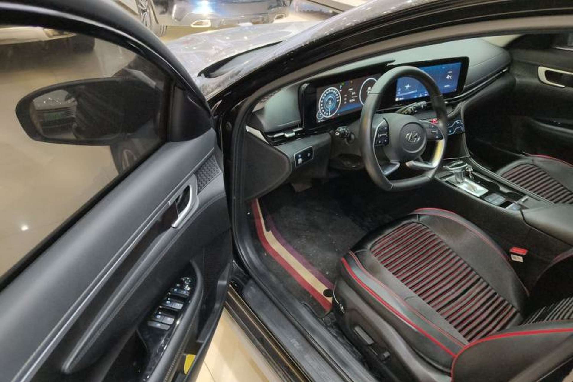 Used Hyundai Mistra 2021 1.8L CVT LUX Premium Edition Interior 3