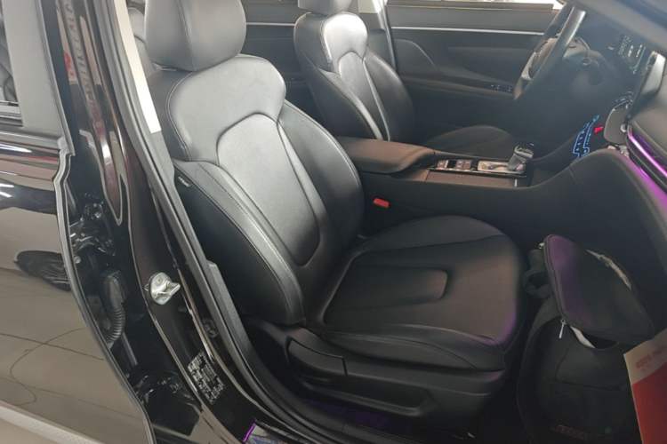 Used Hyundai Mistra 2021 1.8L CVT LUX Premium Edition Right Front Seat