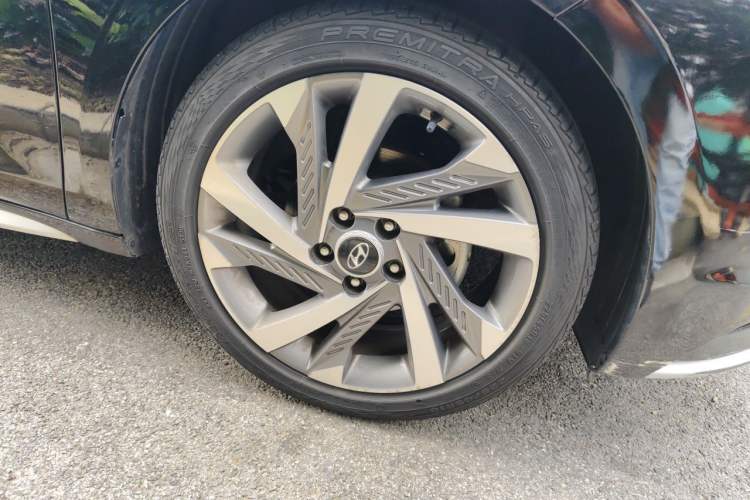 Used Hyundai Mistra 2021 1.8L CVT LUX Premium Edition Right Front Wheel Hub
