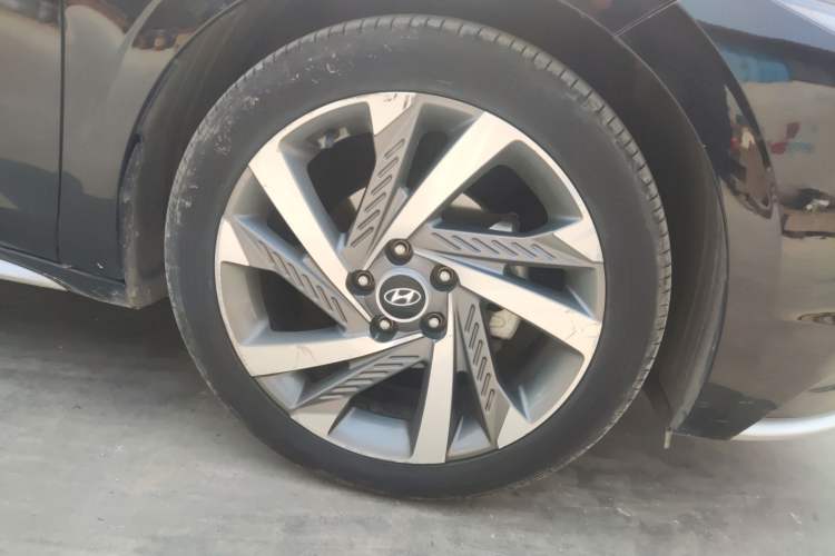 Used Hyundai Mistra 2021 1.8L CVT LUX Premium Edition Right Front Wheel Hub