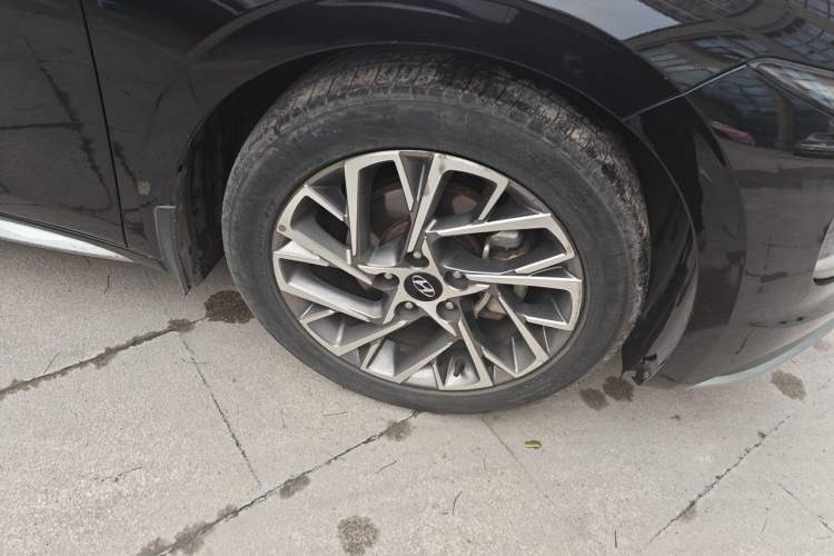 Used Hyundai Mistra 2021 1.8L CVT GLX Elite Edition Right Front Wheel Hub