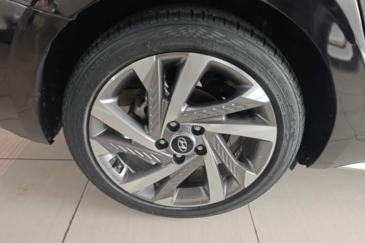 Used Hyundai Mistra 2021 1.8L CVT LUX Premium Edition Right Rear Wheel Hub