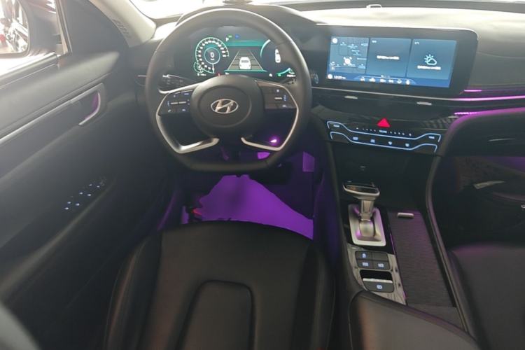 Used Hyundai Mistra 2021 1.8L CVT LUX Premium Edition Steering Wheel